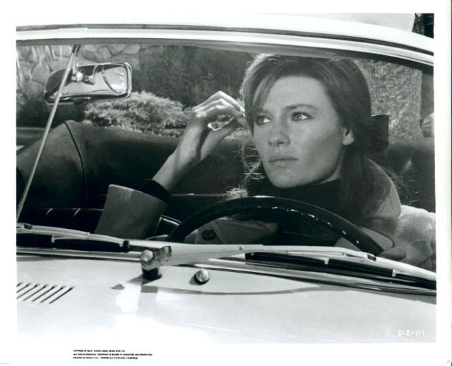 Jacqueline Bisset (as Cathy) sitting in her car.